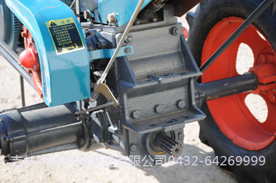 NX181型四(sì)驅手扶(fu)拖拉機(jī)