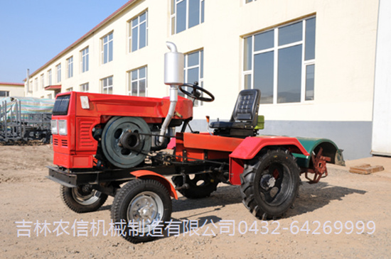 NX32型(xing)四輪拖(tuō)拉機