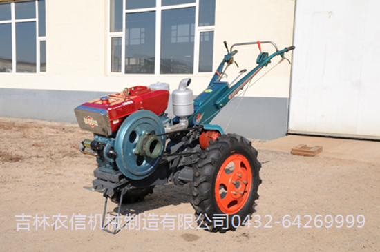 NX181型四驅(qu)手扶拖(tuo)拉機